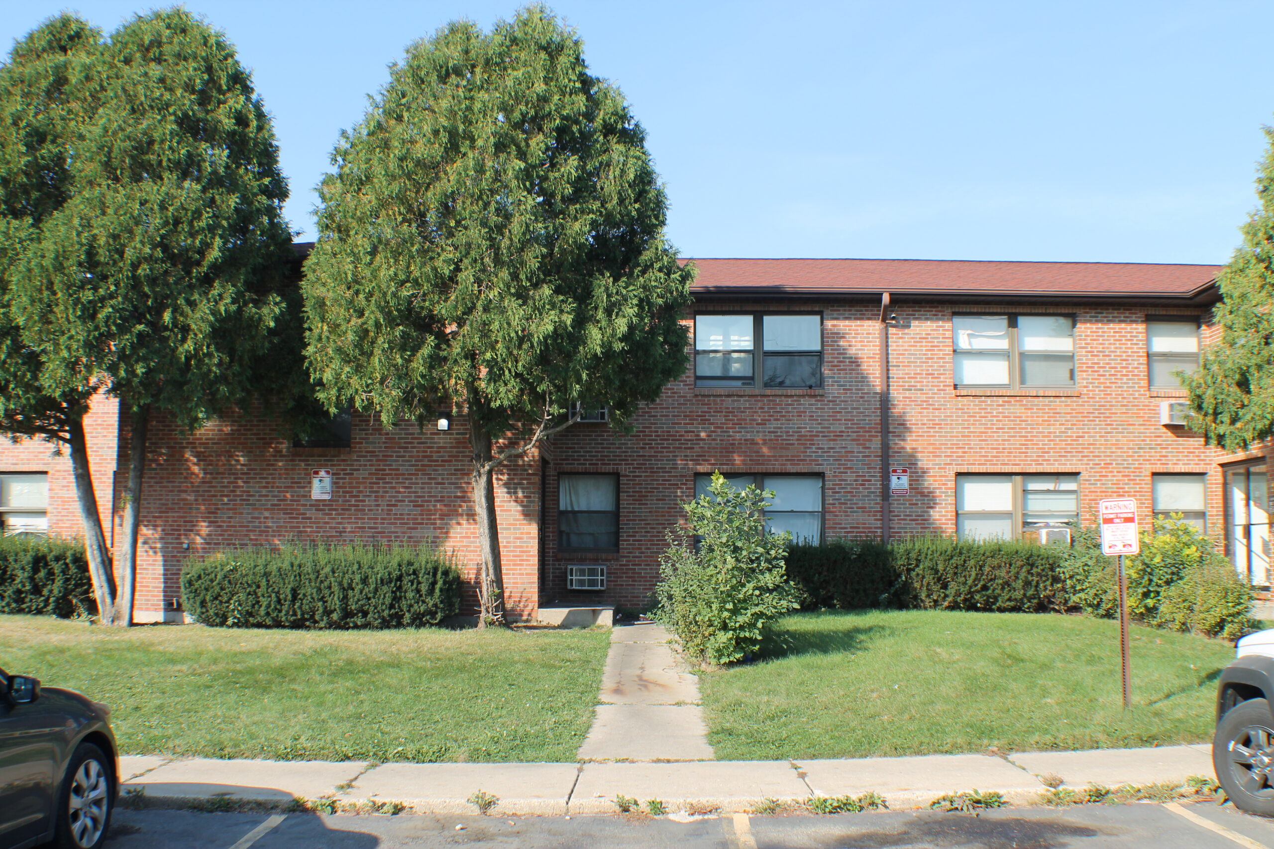 Fully upgraded, Modern Apartment Unit close to Lewis Street