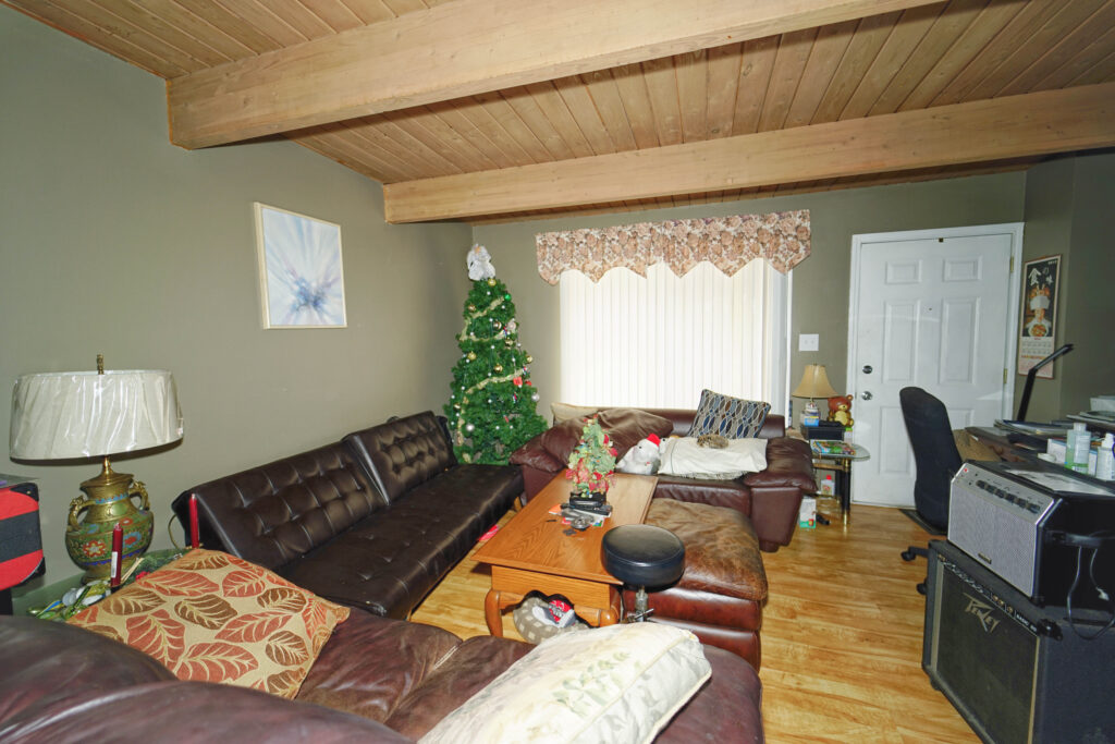 Charming 3-Bed, 1.5-Bath Townhome at 544 Meadow Green Ln, Round Lake Beac