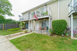 Charming 2-Bed, 1.5-Bath Townhome at 389 Meadow Green Ln, Round Lake Beach Charming 2-Bed, 1.5-Bath Townhome at 389 Meadow Green Ln, Round Lake Beach