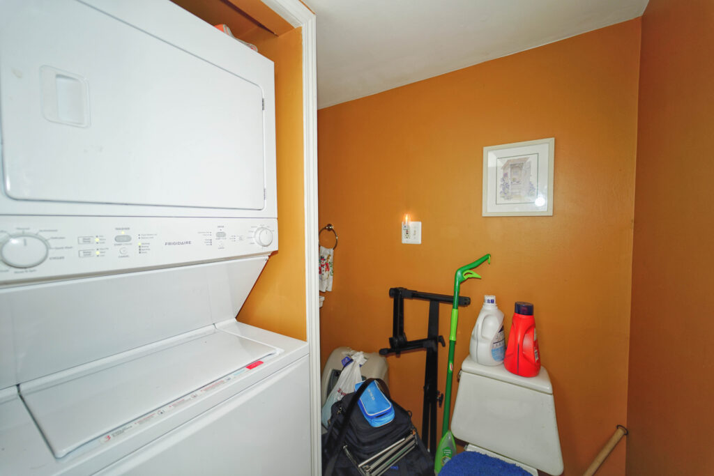 Charming 3-Bed, 1.5-Bath Townhome at 544 Meadow Green Ln, Round Lake Beac