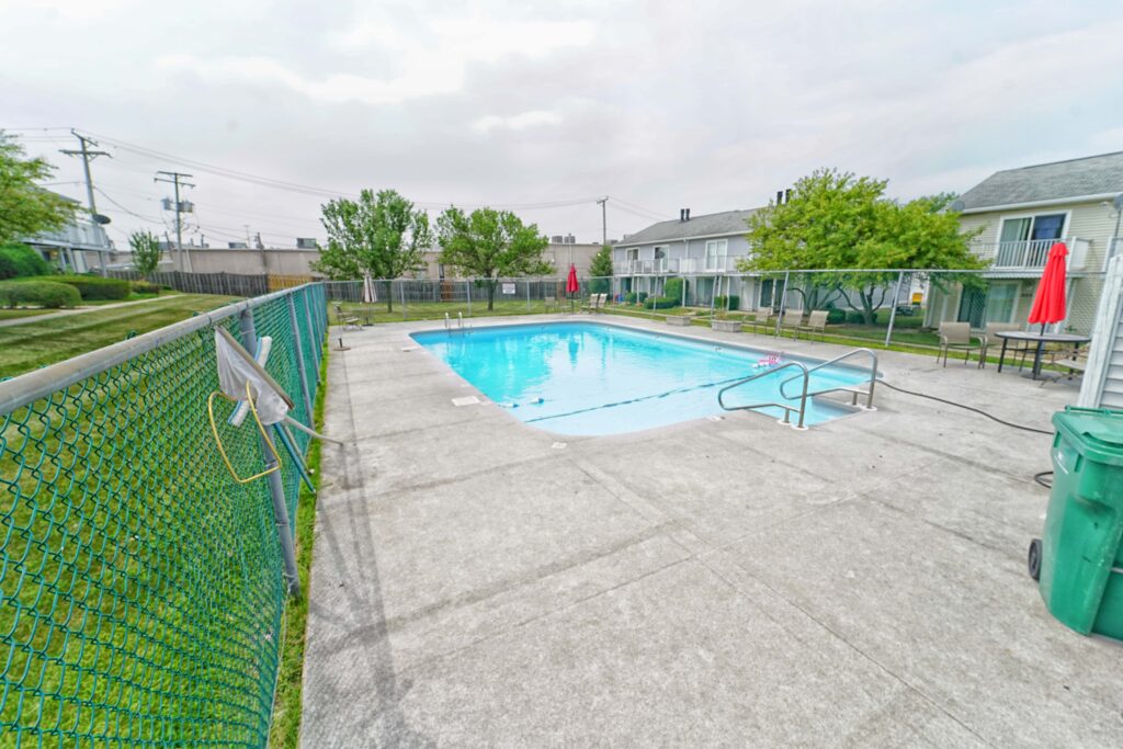 Charming 3-Bed, 1.5-Bath Townhome at 544 Meadow Green Ln, Round Lake Beac